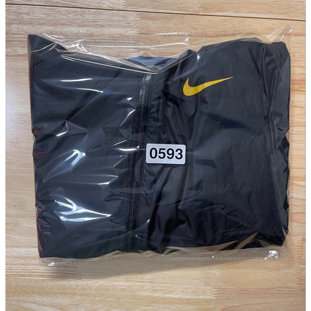 Nike Men's Windbreaker Black Gold Size Small Lightweight LIVESTRONG Edition - Picture 9 of 9